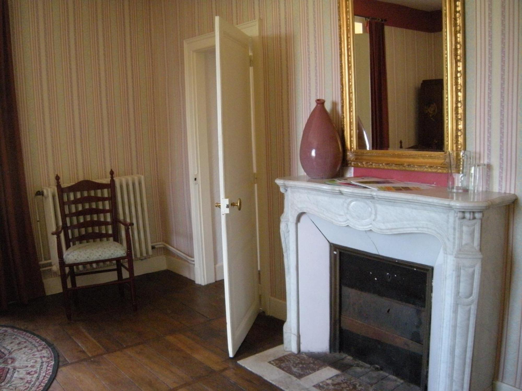 Chateau De Bellefond Lagraulière 外观 照片